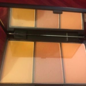 Sleek RARE cheeky peek 367 blush palette